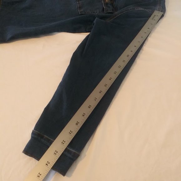 Denim & Company women's size M medium wash jean jacket - Picture 9 of 14